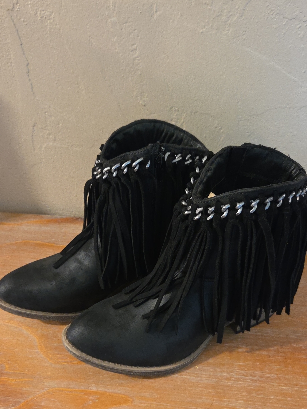 Very G Black Fringe Western Cowgirl Ankle Booties with Silver Chain Trim Size 6